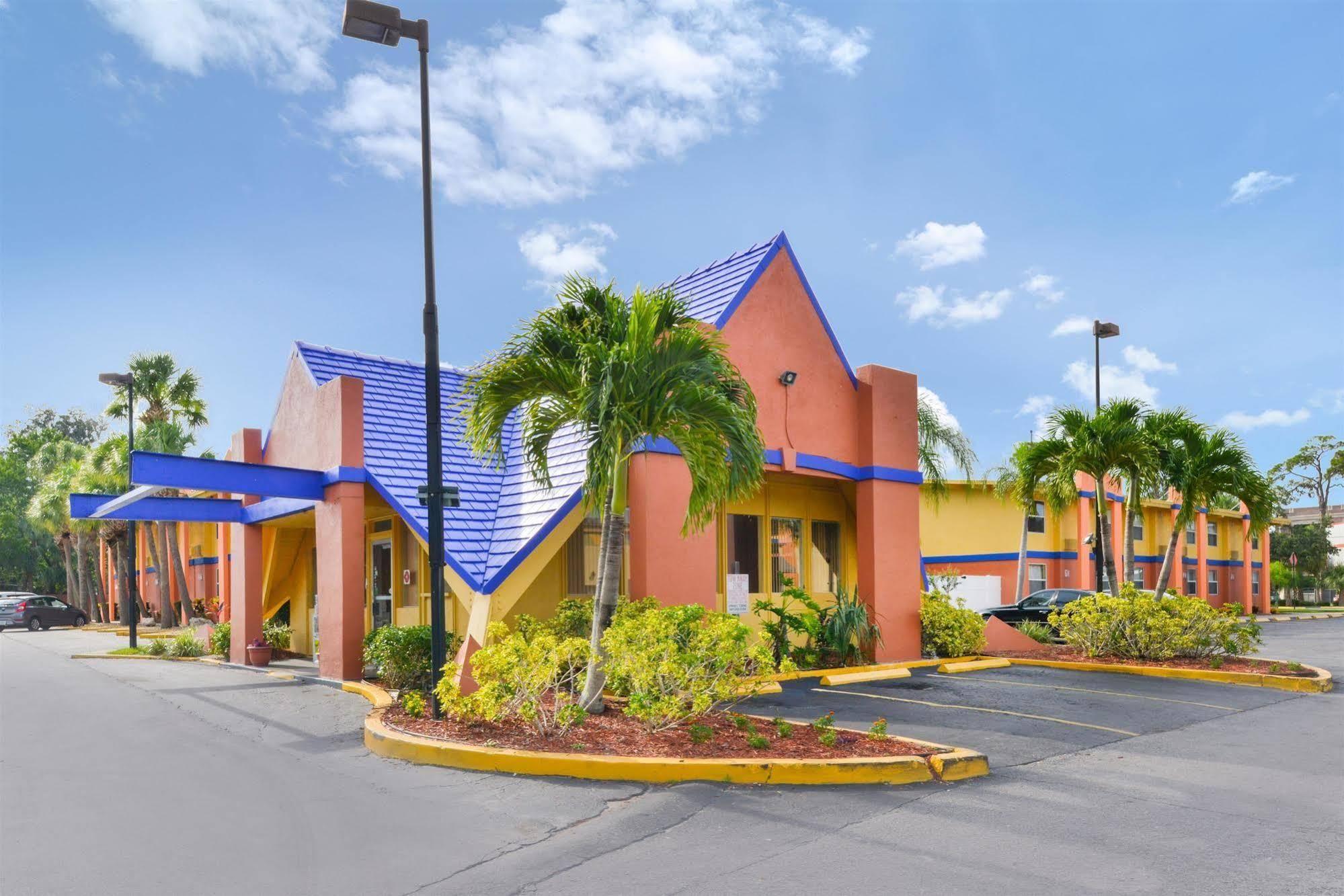Americas Best Value Inn Sarasota Exterior photo